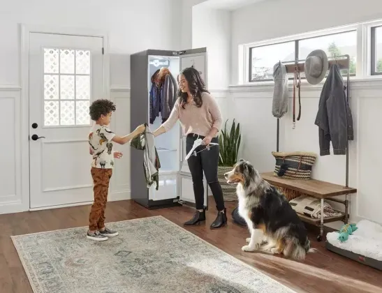 lg-S3MFBN-smart-steam-closet-mom-kid-dog.